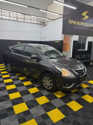 NISSAN-VERSA-2017