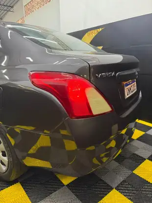 NISSAN-VERSA-2017