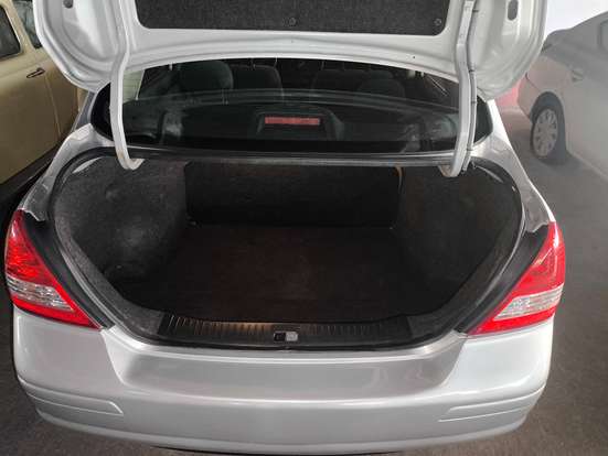 NISSAN-TIIDA-2011