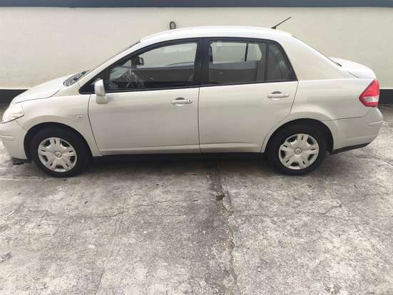 NISSAN-TIIDA-2011