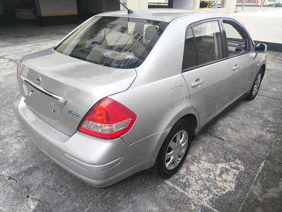 NISSAN-TIIDA-2011