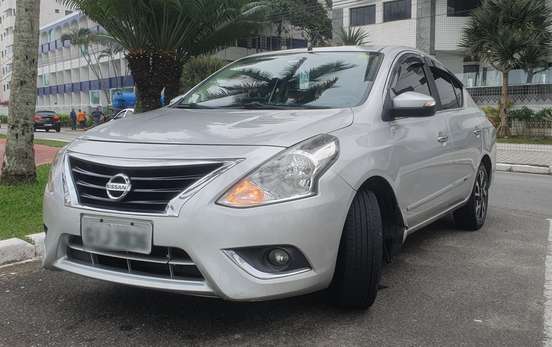 NISSAN-VERSA-2017