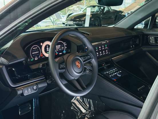 PORSCHE-PANAMERA-2025