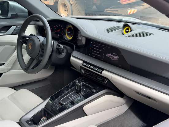 PORSCHE-911-2023