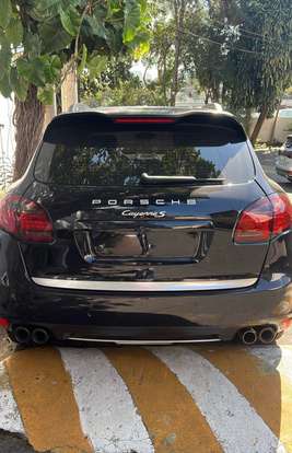 PORSCHE-CAYENNE-2010