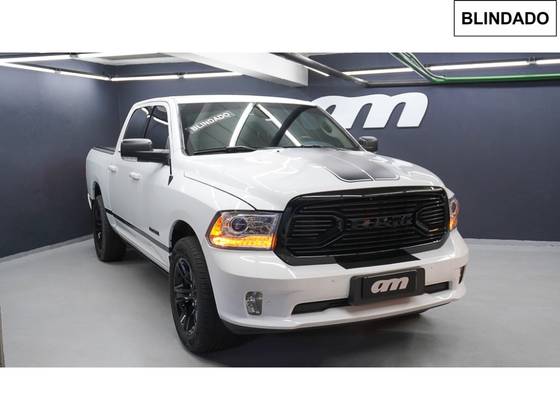 RAM CLASSIC 5.7 V8 GASOLINA LARAMIE CD 4X4 AUTOMÁTICO
