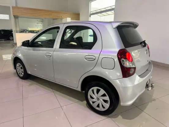 TOYOTA-ETIOS-2020