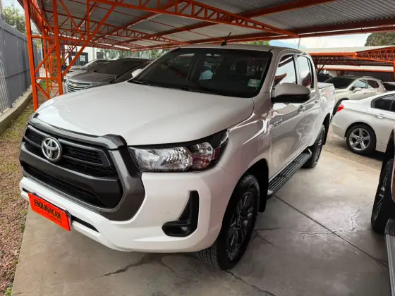 TOYOTA HILUX 2.8 D-4D TURBO DIESEL CD SR 4X4 AUTOMÁTICO TOYOTA HILUX 2.8 D-4D TURBO DIESEL CD SR 4X4 AUTOMÁTICO