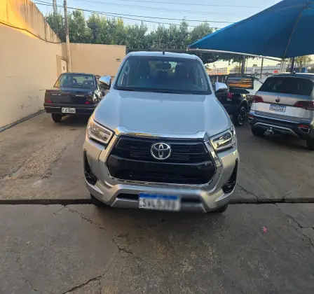 TOYOTA HILUX 2.8 D-4D TURBO DIESEL CD SRV 4X4 AUTOMÁTICO TOYOTA HILUX 2.8 D-4D TURBO DIESEL CD SRV 4X4 AUTOMÁTICO