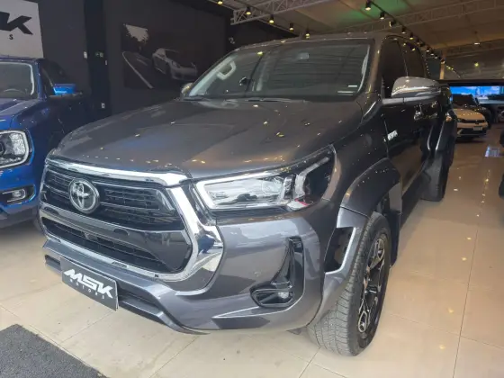 TOYOTA HILUX 2.8 D-4D TURBO DIESEL CD SRX 4X4 AUTOMÁTICO