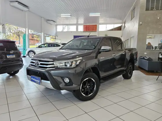 TOYOTA HILUX 2.8 SRX 4X4 CD 16V DIESEL 4P AUTOMÁTICO TOYOTA HILUX 2.8 SRX 4X4 CD 16V DIESEL 4P AUTOMÁTICO