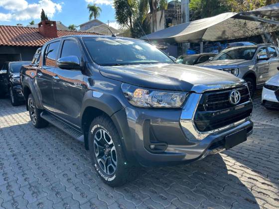 TOYOTA HILUX 2.8 D-4D TURBO DIESEL CD SRV 4X4 AUTOMÁTICO