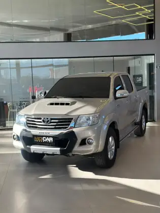 TOYOTA HILUX 3.0 SRV 4X4 CD 16V TURBO INTERCOOLER DIESEL 4P AUTOMÁTICO TOYOTA HILUX 3.0 SRV 4X4 CD 16V TURBO INTERCOOLER DIESEL 4P AUTOMÁTICO
