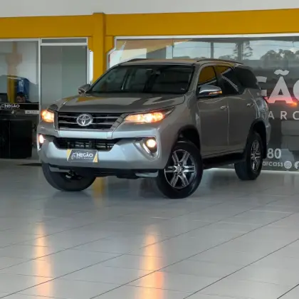 TOYOTA HILUX SW4 2.7 SRV 7 LUGARES 4X2 16V FLEX 4P AUTOMÁTICO TOYOTA HILUX SW4 2.7 SRV 7 LUGARES 4X2 16V FLEX 4P AUTOMÁTICO