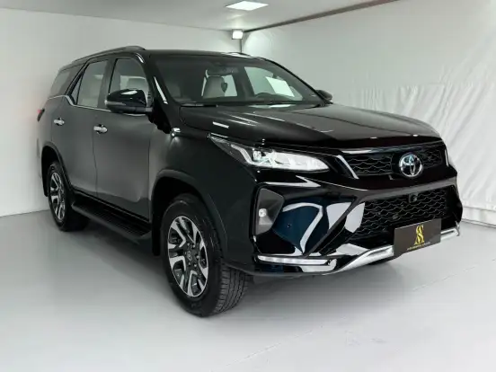 TOYOTA-HILUX SW4-2025
