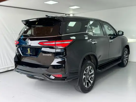 TOYOTA-HILUX SW4-2025