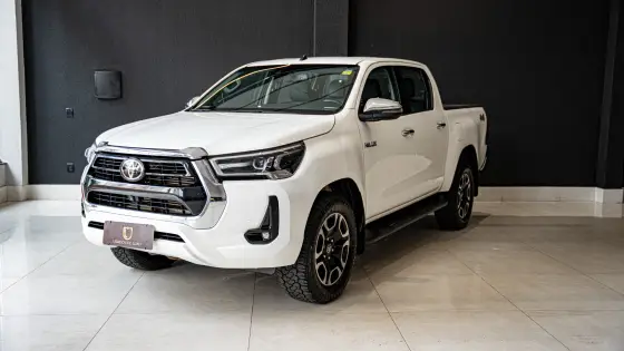 TOYOTA HILUX SW4 2.8 D-4D TURBO DIESEL SRX 4X4 AUTOMÁTICO TOYOTA HILUX SW4 2.8 D-4D TURBO DIESEL SRX 4X4 AUTOMÁTICO