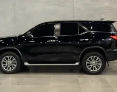 TOYOTA HILUX SW4 2.8 D-4D TURBO DIESEL SRX 7L 4X4 AUTOMÁTICO TOYOTA HILUX SW4 2.8 D-4D TURBO DIESEL SRX 7L 4X4 AUTOMÁTICO
