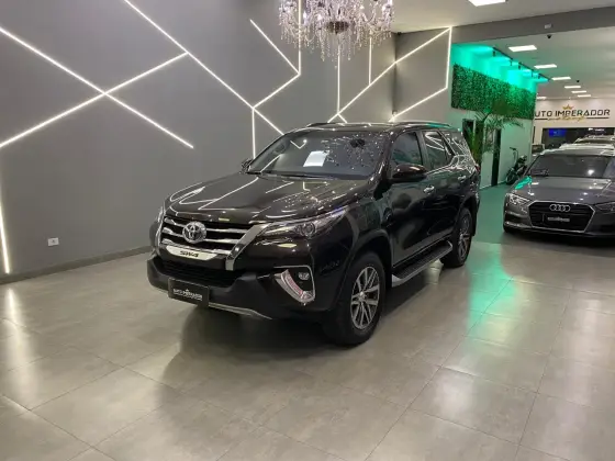 TOYOTA HILUX SW4 2.8 SRX 4X4 7 LUGARES 16V TURBO INTERCOOLER DIESEL 4P AUTOMÁTICO TOYOTA HILUX SW4 2.8 SRX 4X4 7 LUGARES 16V TURBO INTERCOOLER DIESEL 4P AUTOMÁTICO