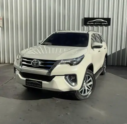 TOYOTA HILUX SW4 2.8 SRX 4X4 7 LUGARES 16V TURBO INTERCOOLER DIESEL 4P AUTOMÁTICO TOYOTA HILUX SW4 2.8 SRX 4X4 7 LUGARES 16V TURBO INTERCOOLER DIESEL 4P AUTOMÁTICO