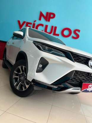 TOYOTA-HILUX SW4-2025