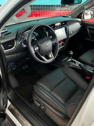 TOYOTA-HILUX SW4-2025