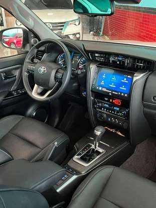 TOYOTA-HILUX SW4-2025