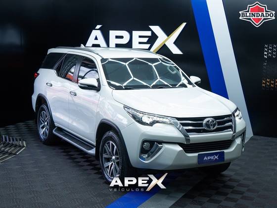 TOYOTA HILUX SW4 2.8 SRX 4X4 7 LUGARES 16V TURBO INTERCOOLER DIESEL 4P AUTOMÁTICO