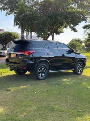 TOYOTA-HILUX SW4-2.8 SRX DIAMOND 4X4 7 LUGARES 16V TURBO INTERCOOLER DIESEL 4P AUTOMÁTICO TOYOTA-HILUX SW4-2019