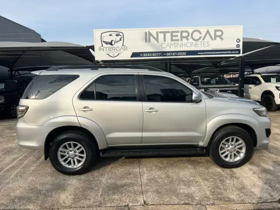 TOYOTA HILUX SW4 3.0 SRV 4X4 16V TURBO INTERCOOLER DIESEL 4P AUTOMÁTICO TOYOTA HILUX SW4 3.0 SRV 4X4 16V TURBO INTERCOOLER DIESEL 4P AUTOMÁTICO