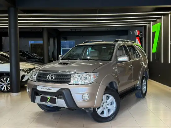 TOYOTA-HILUX SW4-3.0 SRV 4X4 7 LUGARES 16V TURBO INTERCOOLER DIESEL 4P AUTOMÁTICO TOYOTA-HILUX SW4-2009