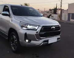 TOYOTA HILUX 2.8 D-4D TURBO DIESEL CD SRX 4X4 AUTOMÁTICO TOYOTA HILUX 2.8 D-4D TURBO DIESEL CD SRX 4X4 AUTOMÁTICO