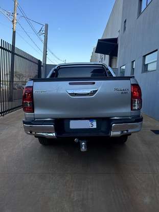 TOYOTA-HILUX-2019