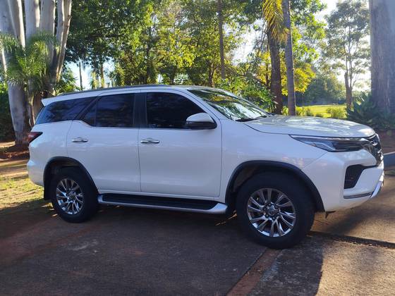 TOYOTA HILUX SW4 2.8 D-4D TURBO DIESEL SRX 7L 4X4 AUTOMÁTICO