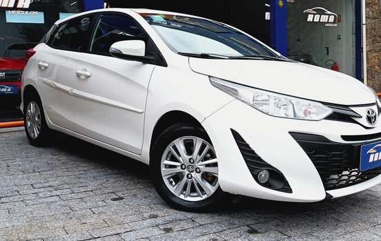 TOYOTA-YARIS-2018