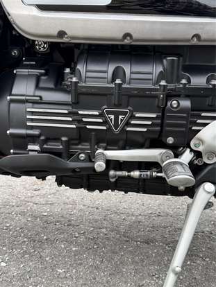 TRIUMPH-ROCKET III R-2023