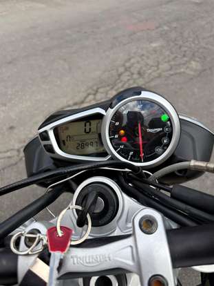 TRIUMPH-STREET TRIPLE 675 ABS-2015