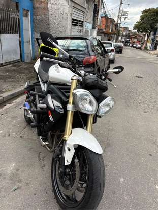 TRIUMPH-STREET TRIPLE 675 ABS-2015