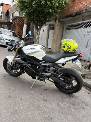 TRIUMPH-STREET TRIPLE 675 ABS-2015