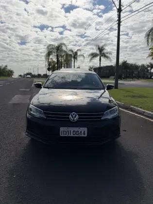 VOLKSWAGEN JETTA 2.0 TRENDLINE FLEX 4P TIPTRONIC