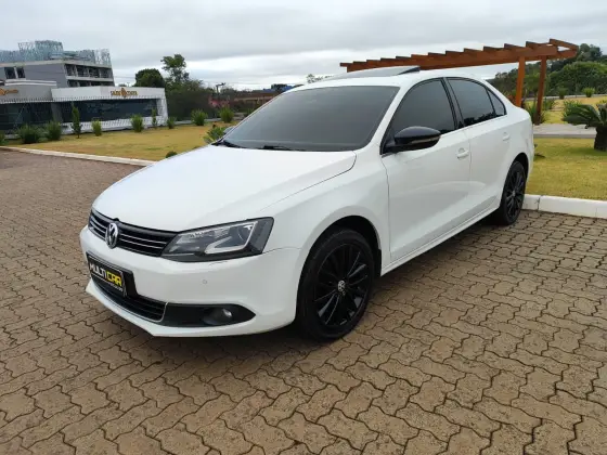 VOLKSWAGEN JETTA 2.0 TSI HIGHLINE 211CV GASOLINA 4P TIPTRONIC VOLKSWAGEN JETTA 2.0 TSI HIGHLINE 211CV GASOLINA 4P TIPTRONIC