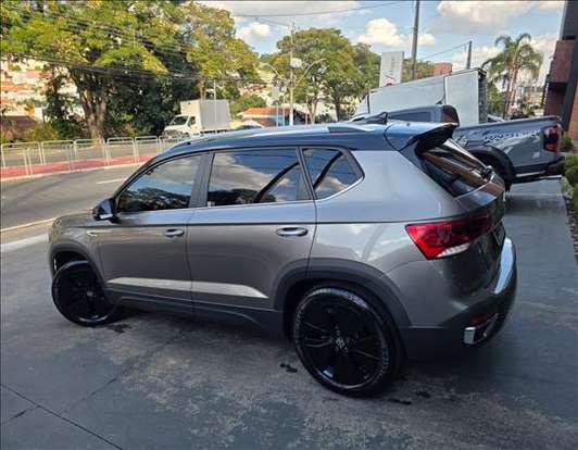 VOLKSWAGEN-TAOS-2021