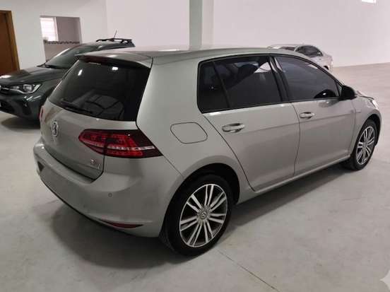 VOLKSWAGEN-GOLF-2015