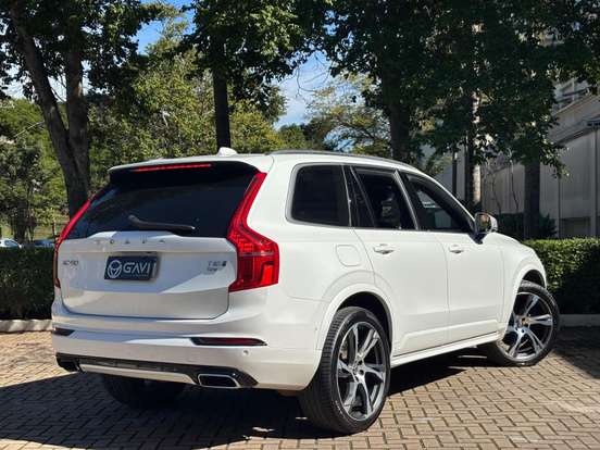 VOLVO-XC90-2019