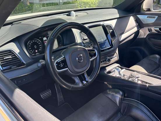 VOLVO-XC90-2019