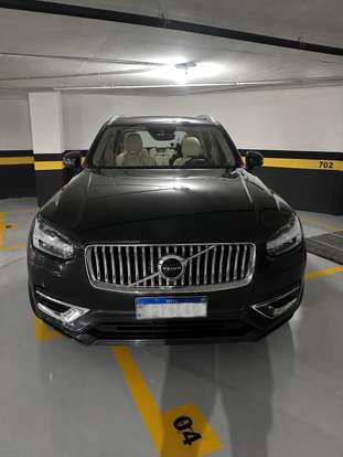VOLVO-XC90-2021