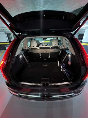 VOLVO-XC90-2021