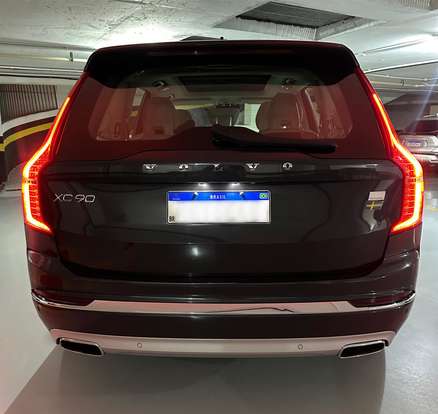 VOLVO-XC90-2021