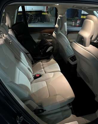VOLVO-XC90-2021