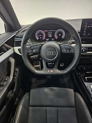 AUDI-A4-2023